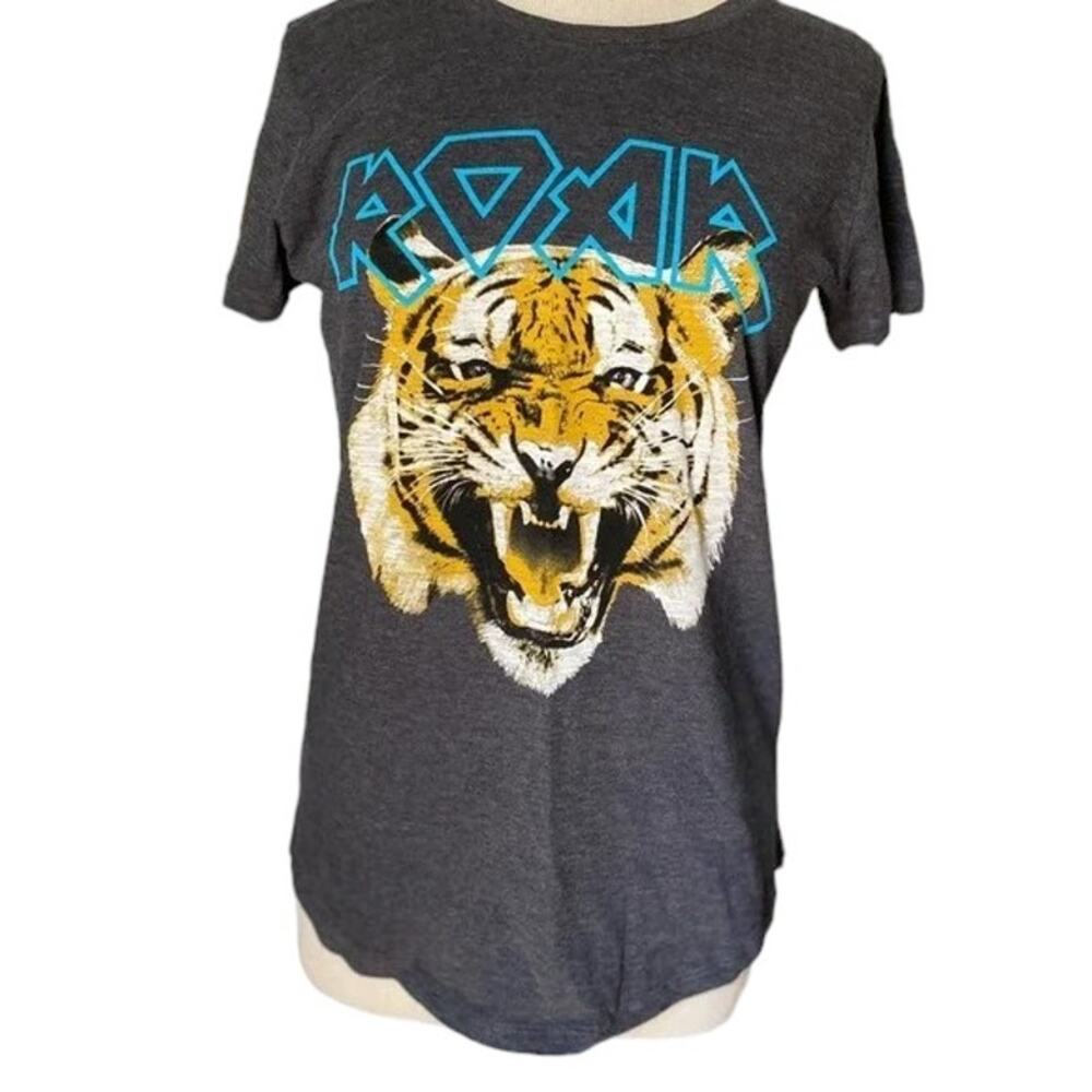 Roar Tiger Gray Curved Hem Graphic Tee Shirt Size Small NWOT